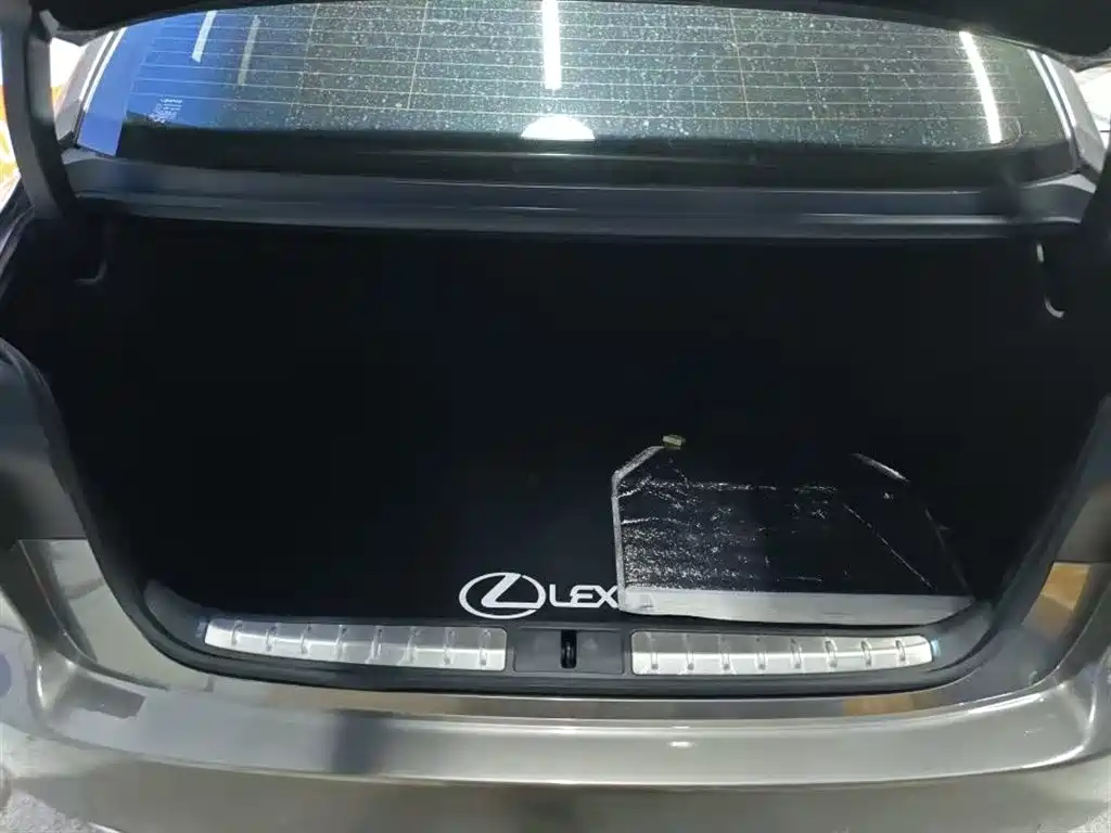 Lexus LS 2018 500h Luxury Edition China V фото 14