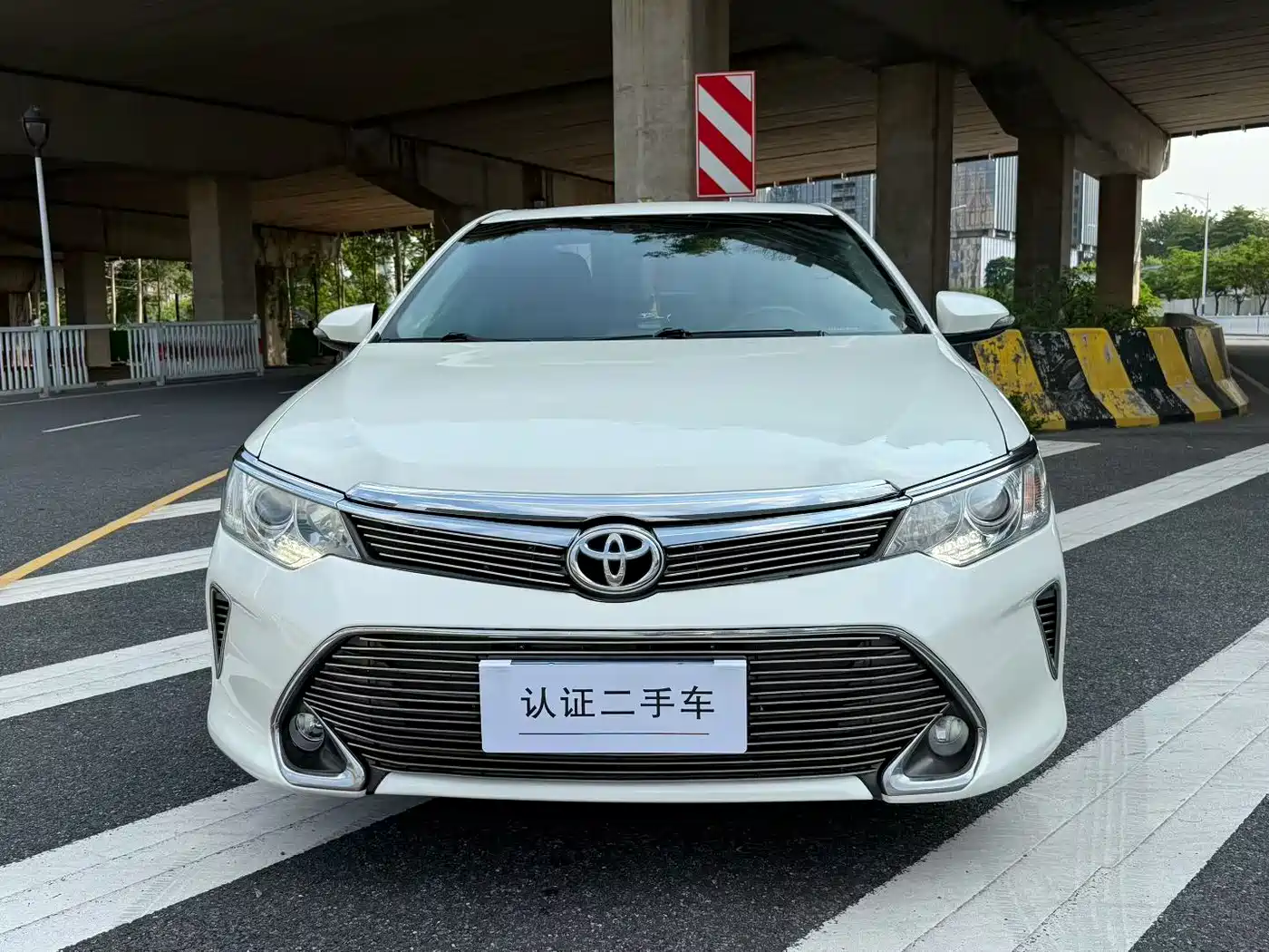 Toyota Camry 2015 2.0G Leading Edition фото 2