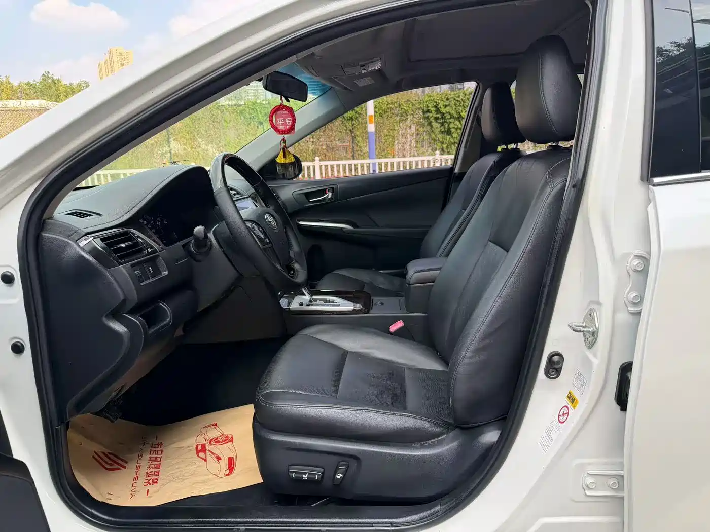 Toyota Camry 2015 2.0G Leading Edition фото 8