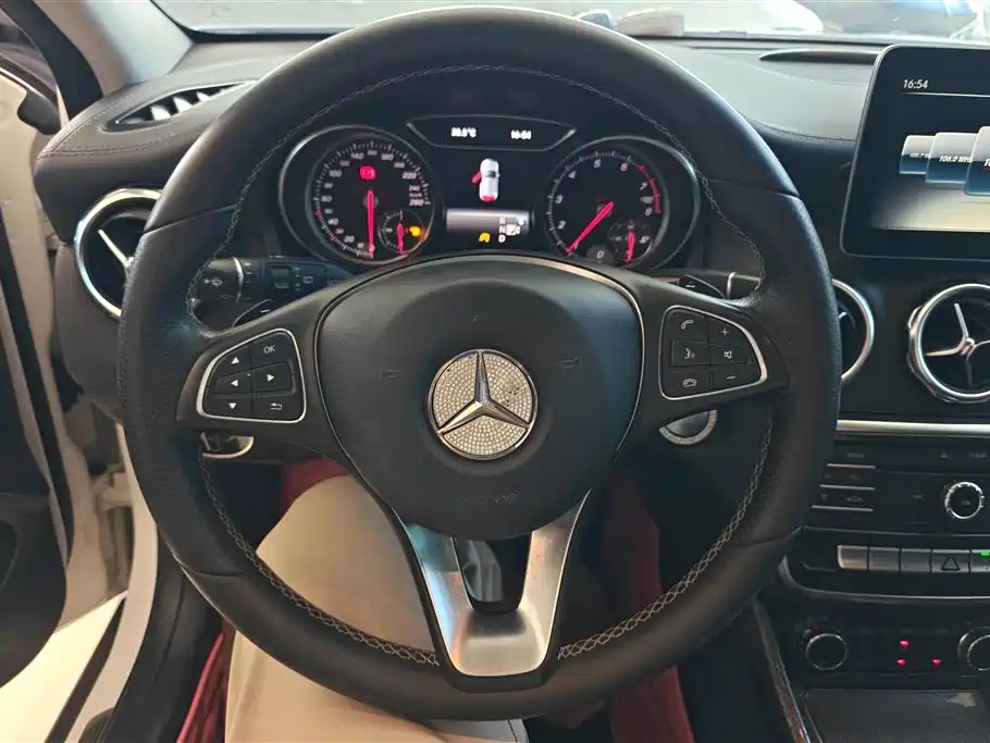 Mercedes-Benz GLA 2017 GLA 200 Fashion фото 15