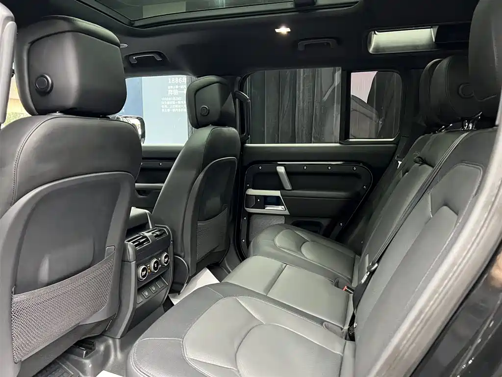 Land Rover Defender 2025 110 3.0T P400 X фото 27