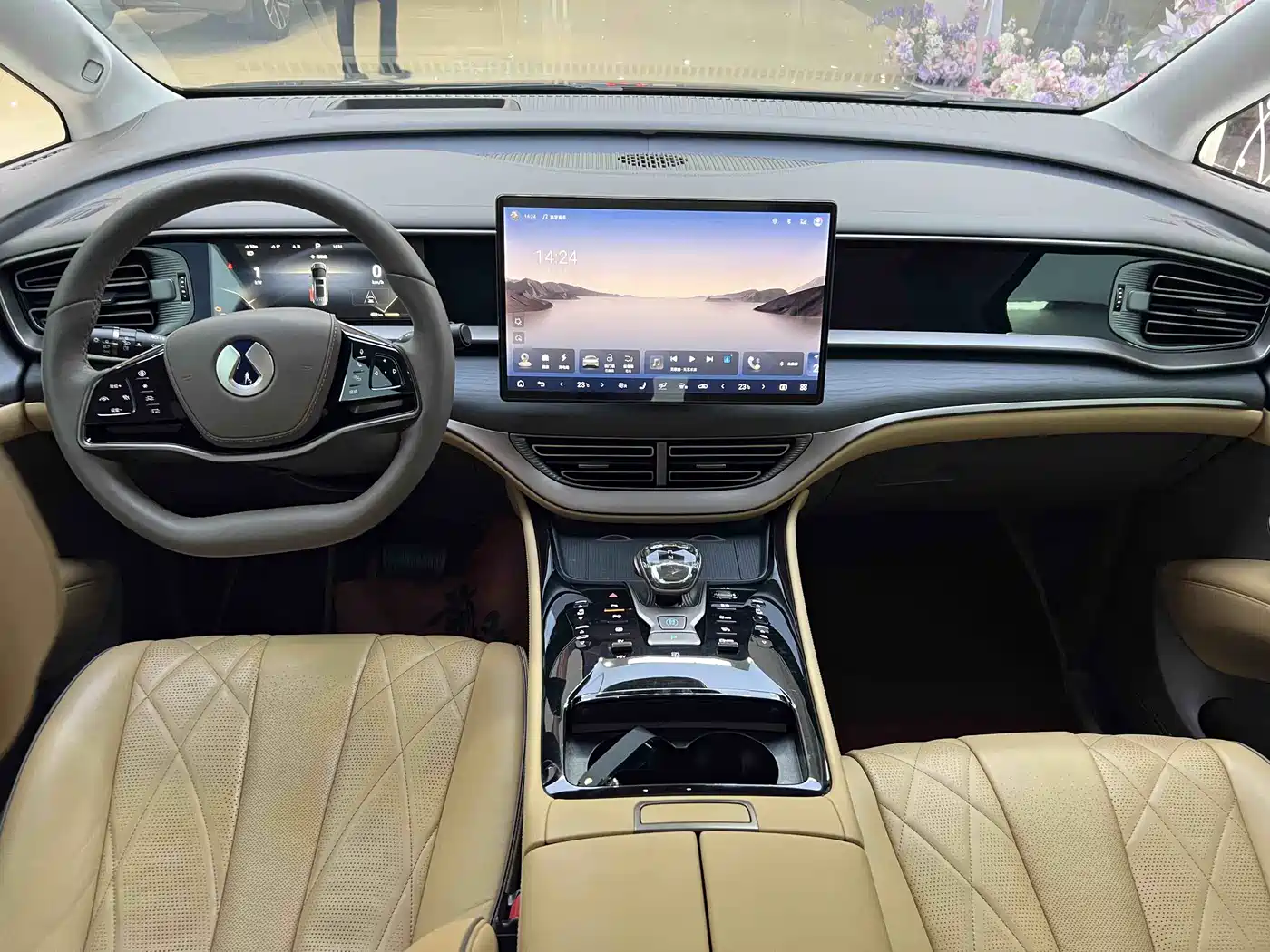 Denza D9 2022 DM-i 970 AWD Flagship фото 16