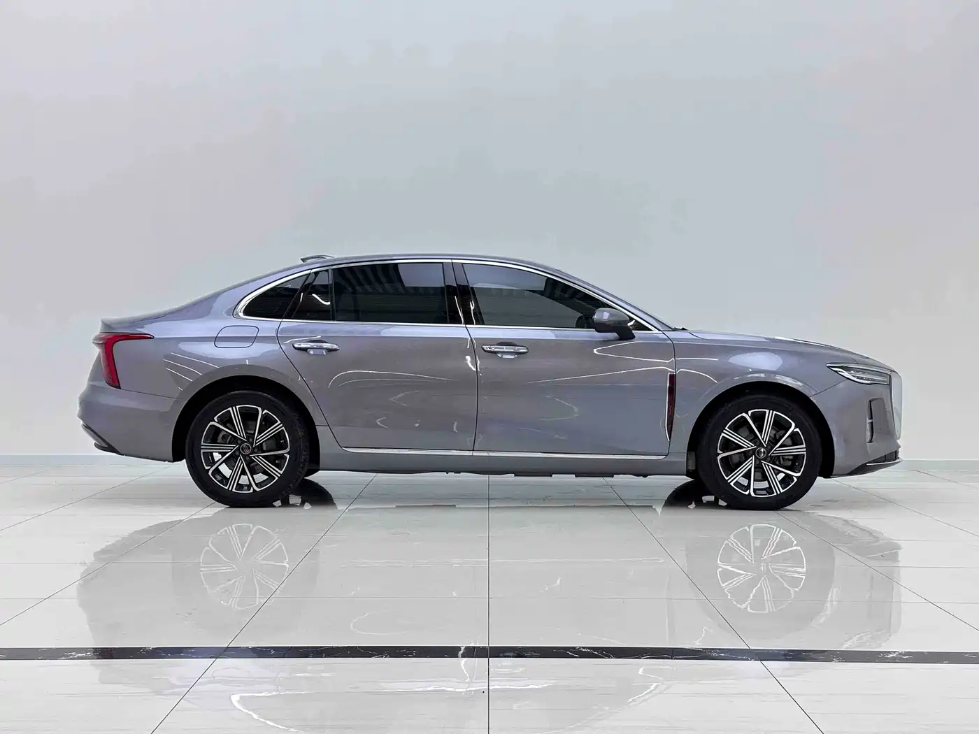 Hongqi H5 PHEV 2025 170 Super Hybrid Edition фото 5