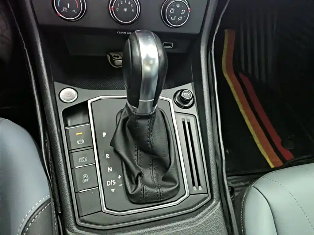 Volkswagen Lavida 2023 1.5L Auto Five Million Edition фото 14