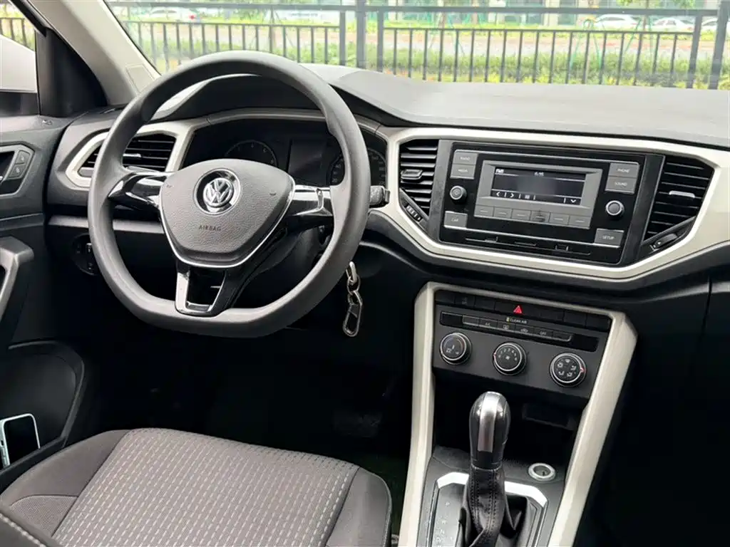 Volkswagen T-ROC 2019 230TSI DSG 2WD Fashion Type China VI фото 12