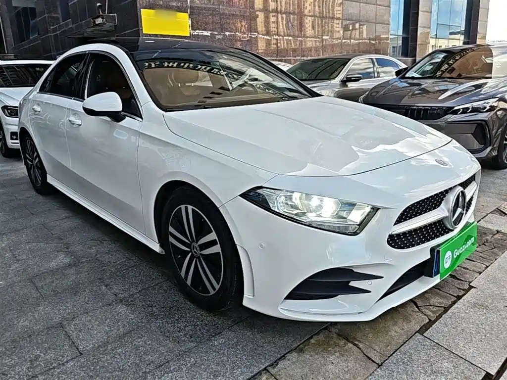 Mercedes-Benz A-Class 2019 A 180 L Sport Sedan фото 4