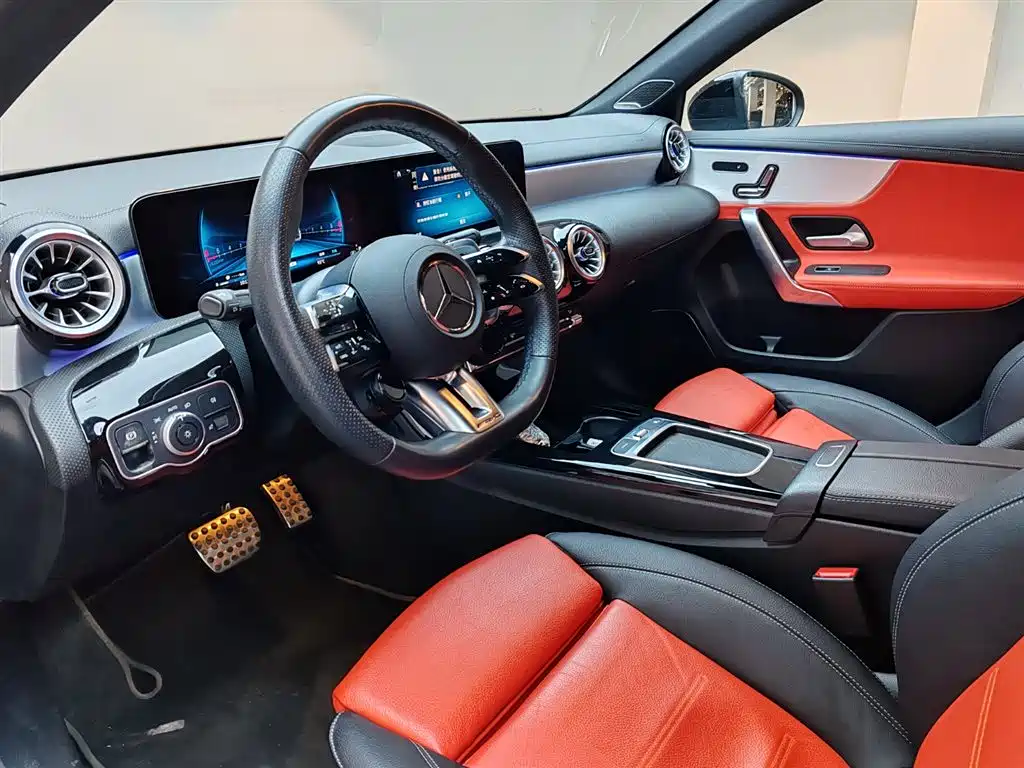 Mercedes-Benz A-Class AMG 2025 AMG A 35 L 4MATIC фото 10