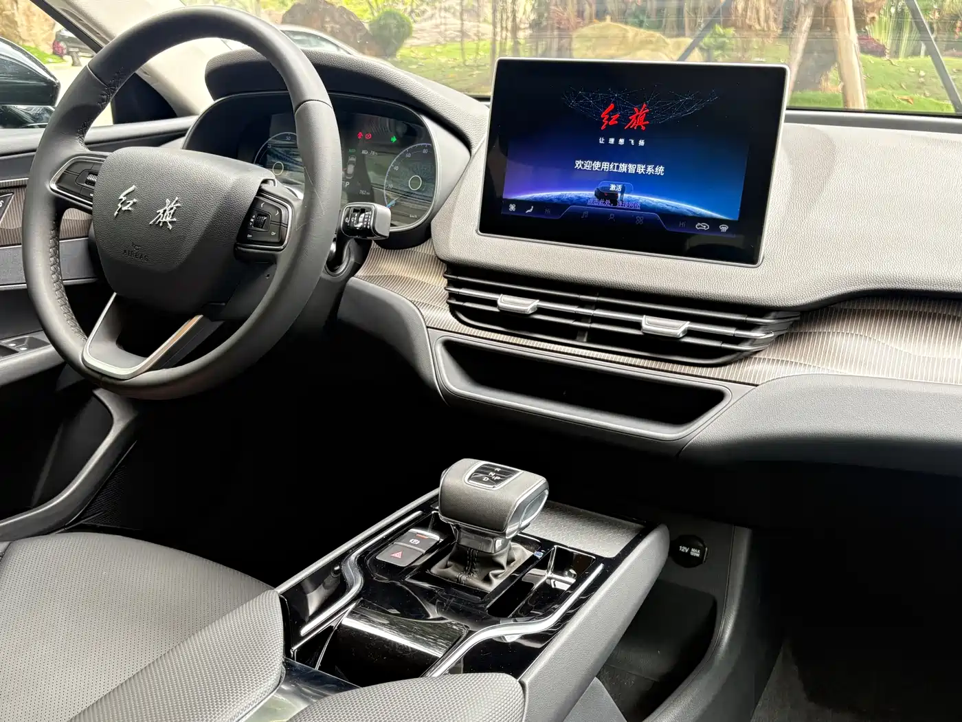Hongqi E-QM5 2023 Basic Travel Edition фото 7
