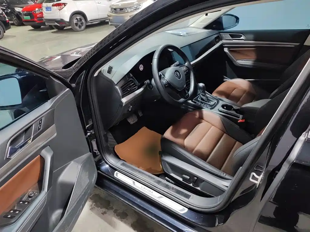 Volkswagen Lavida 2022 280TSI DSG Luxury Edition фото 11