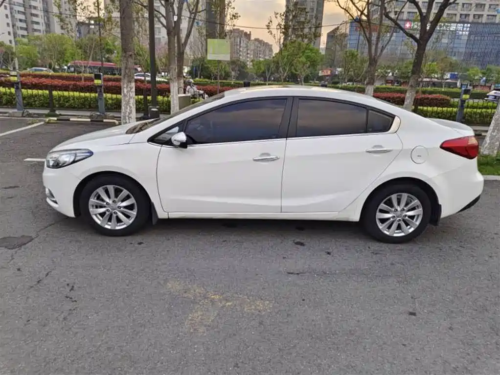 Kia K3 2013 1.6L Automatic GLS фото 8