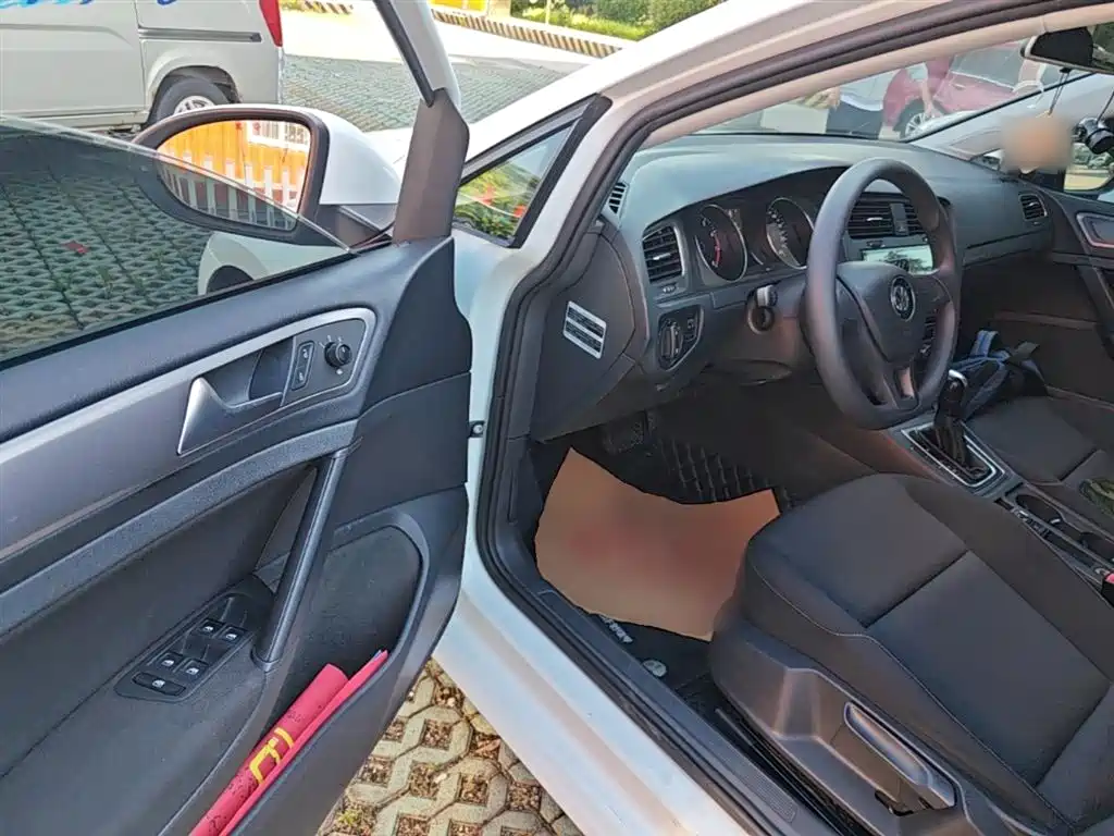 Volkswagen Golf 2016 1.6L Automatic Fashion фото 16