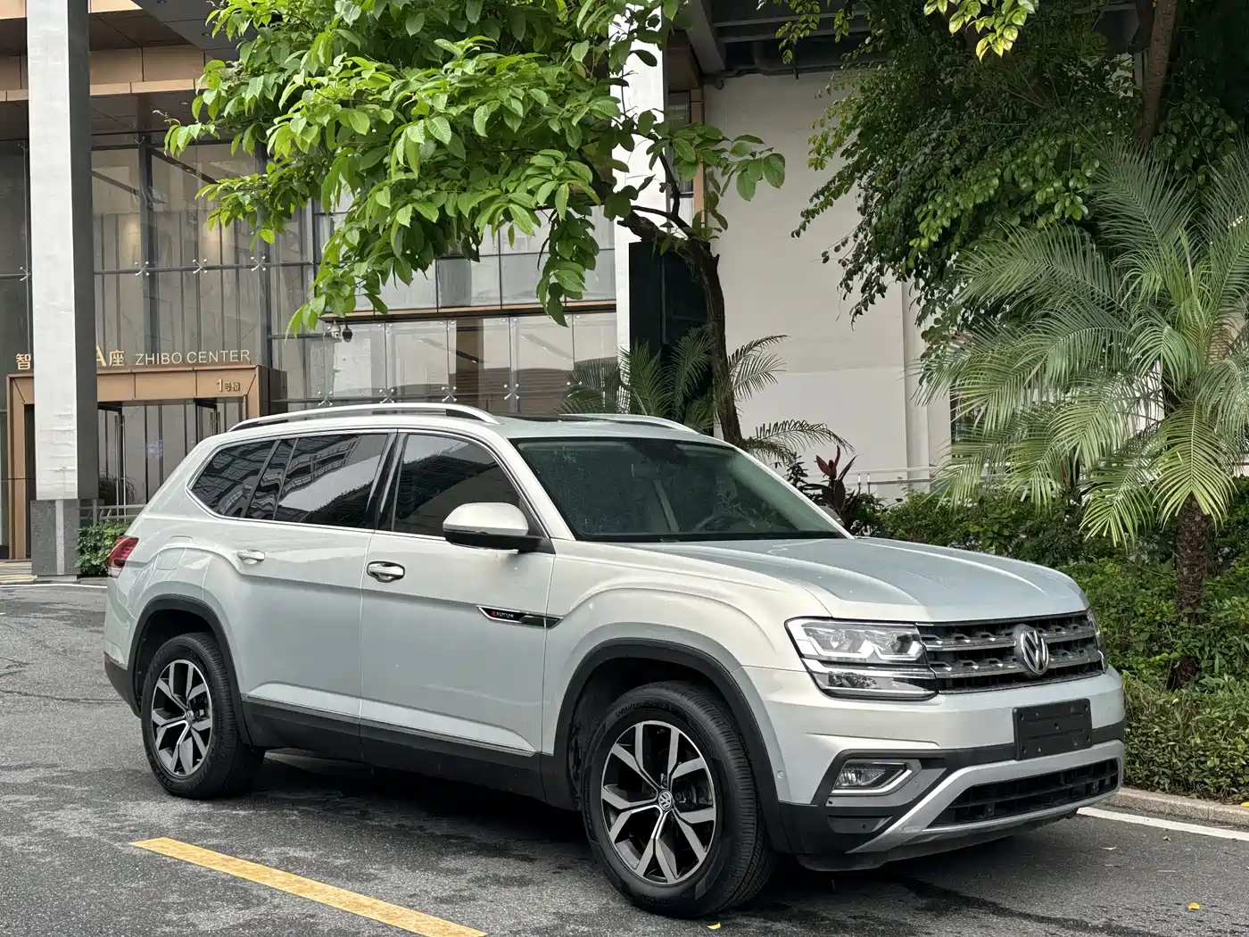 Volkswagen Teramont 2019 380TSI 4WD Luxury Edition China VI фото 7