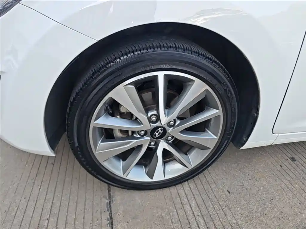 Hyundai Langdong 2015 1.6L Auto Exclusive фото 23