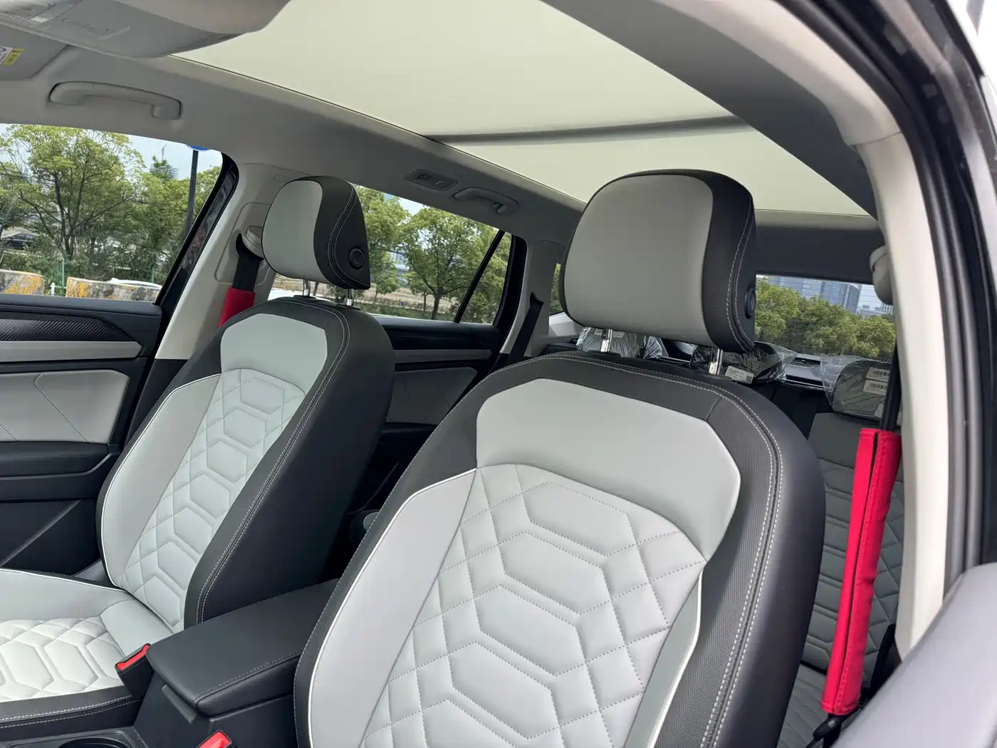 Volkswagen Tayron 2025 Facelift 300TSI Shared Edition фото 13