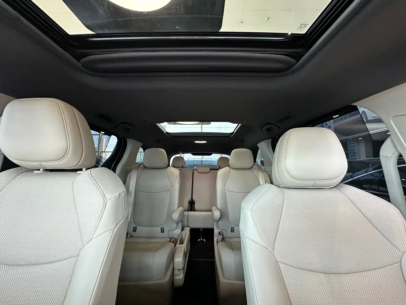 Toyota Granvia 2023 2.5L Hybrid Prestige PLUS Edition фото 17