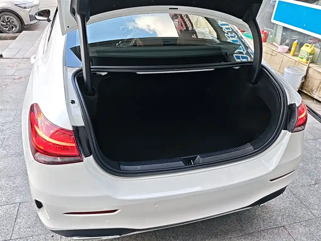 Mercedes-Benz A-Class 2019 A 180 L Sport Sedan фото 19