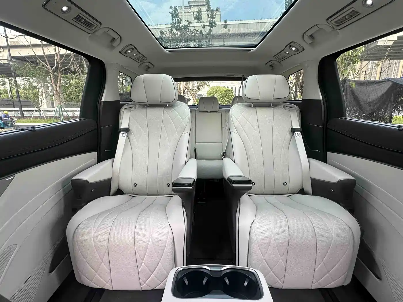 Denza D9 2024 DM-i 980 AWD Prestige фото 14