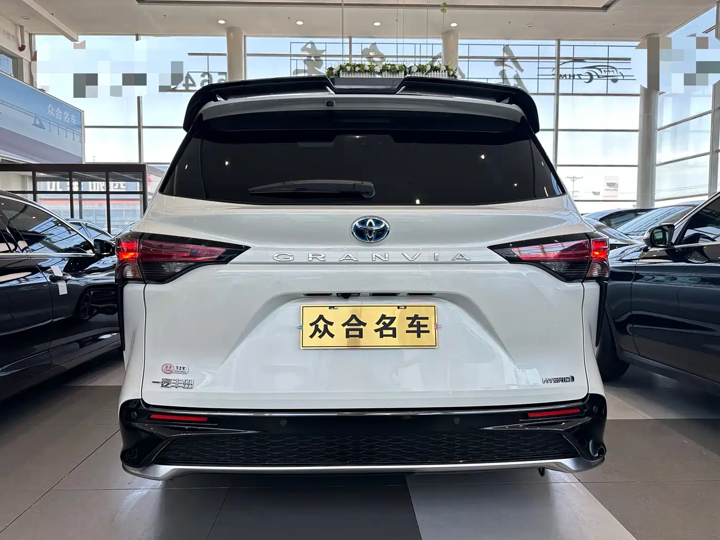 Toyota Granvia 2023 2.5L Hybrid Prestige PLUS Edition фото 5