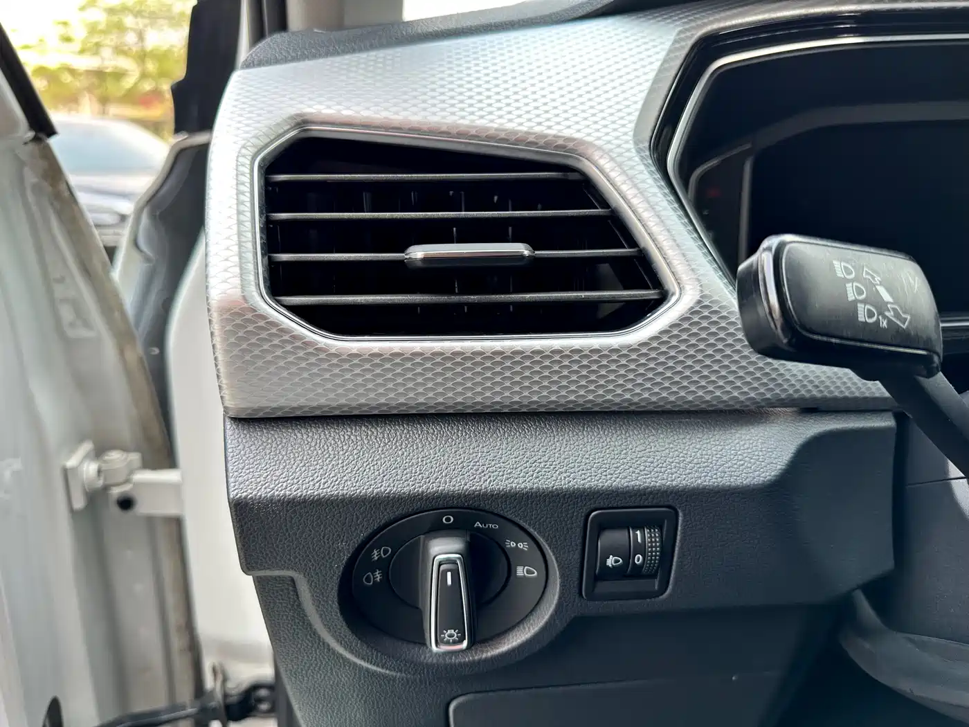 Volkswagen Tanying 2021 1.5L Automatic Smart Connect Edition фото 18
