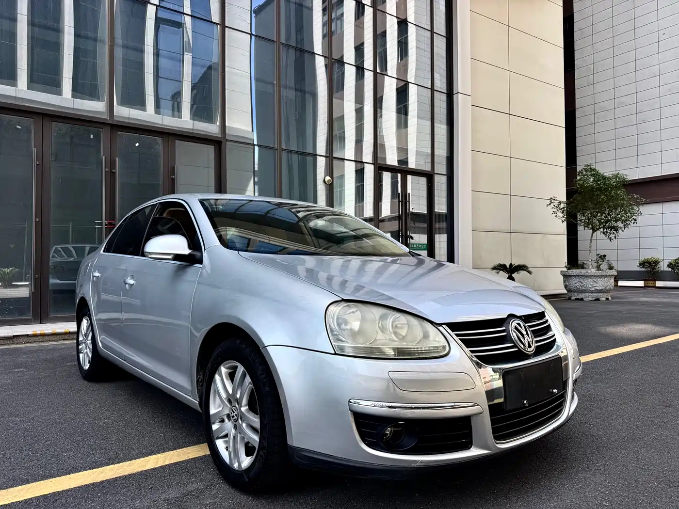 Volkswagen Sagitar 2009 2.0L Automatic Leather Edition фото 3