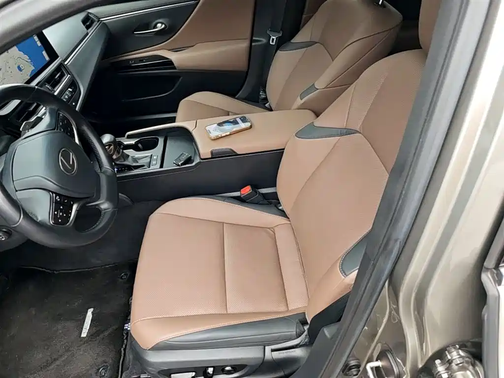 Lexus ES 2022 300h Ultimate Edition фото 22