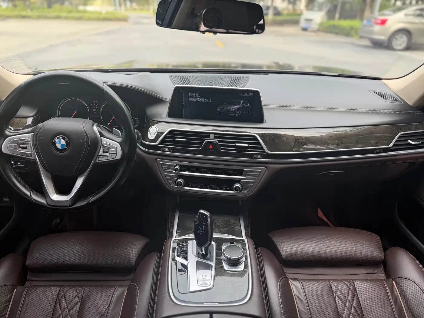 BMW 7 Series 2016 740Li Leading Edition фото 8