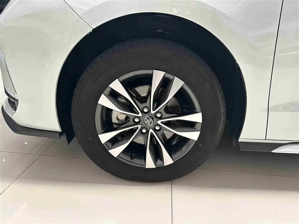 Toyota Granvia 2024 2.5L Hybrid Premium PLUS 4WD Edition фото 5