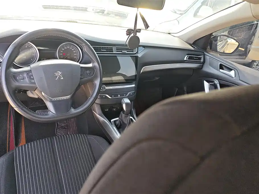 Peugeot 408 2015 Model 1.2T Automatic Luxury Edition фото 12
