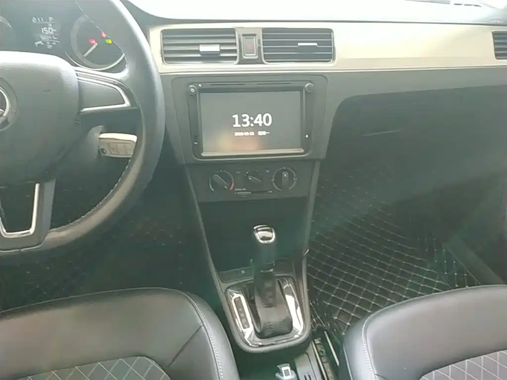 Škoda Skoda Rapid Spaceback 2019 Facelift 1.5L Automatic Comfort Version China V фото 13