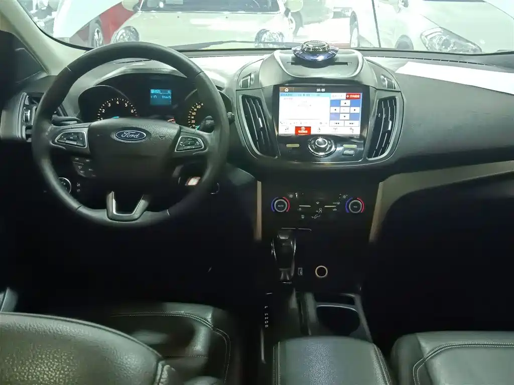 Фото 10 - Ford Kuga