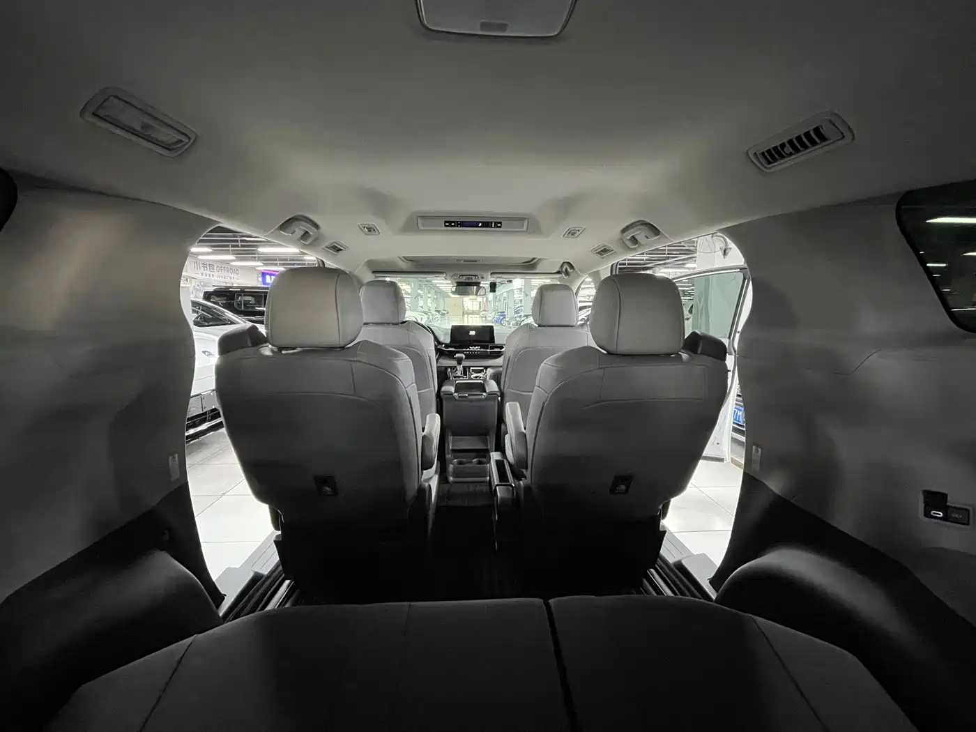 Toyota Granvia 2024 2.5L Hybrid Comfort фото 14