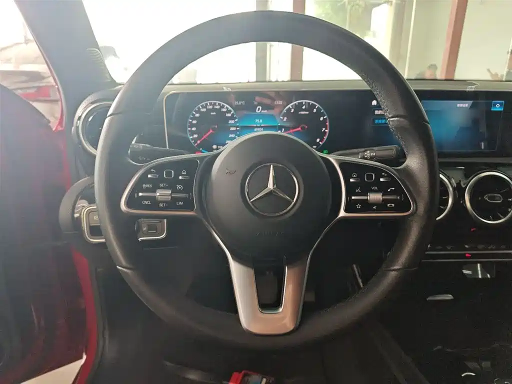 Mercedes-Benz A-Class 2020 Facelift A 200 L Sport Sedan Dynamic фото 3