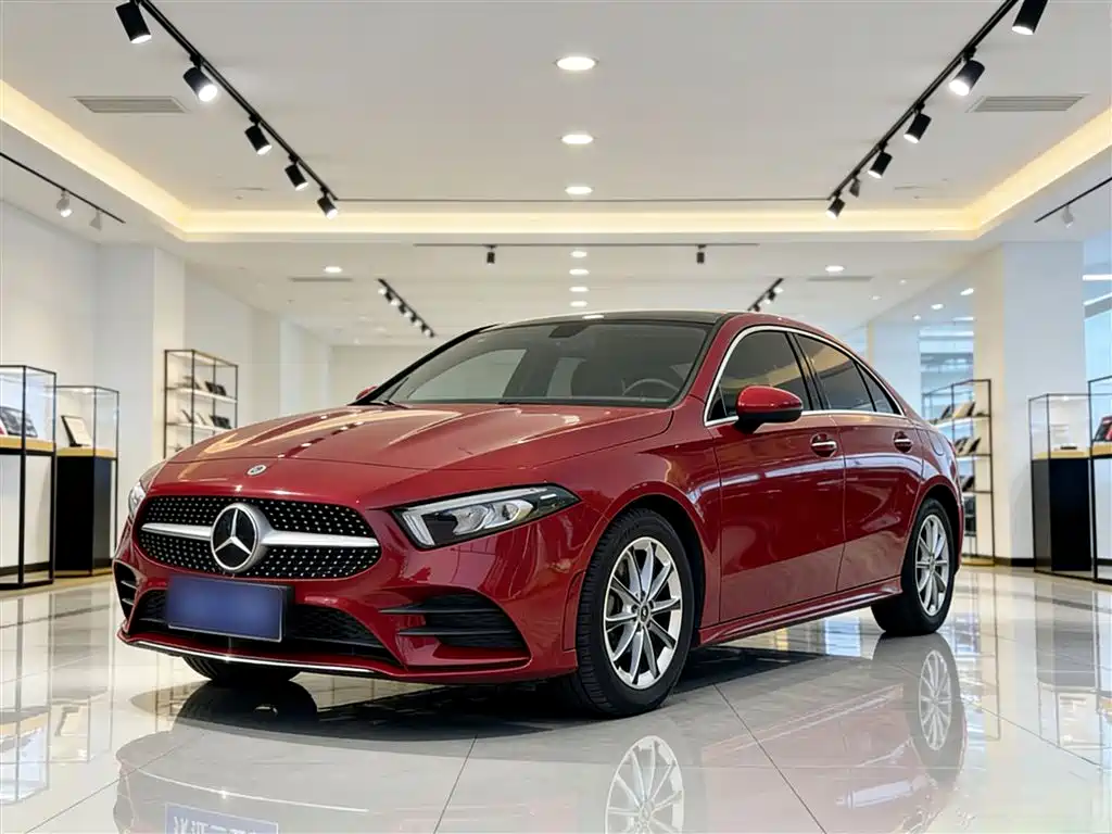 Mercedes-Benz A-Class 2020 Facelift A 200 L Sport Sedan Dynamic фото 2