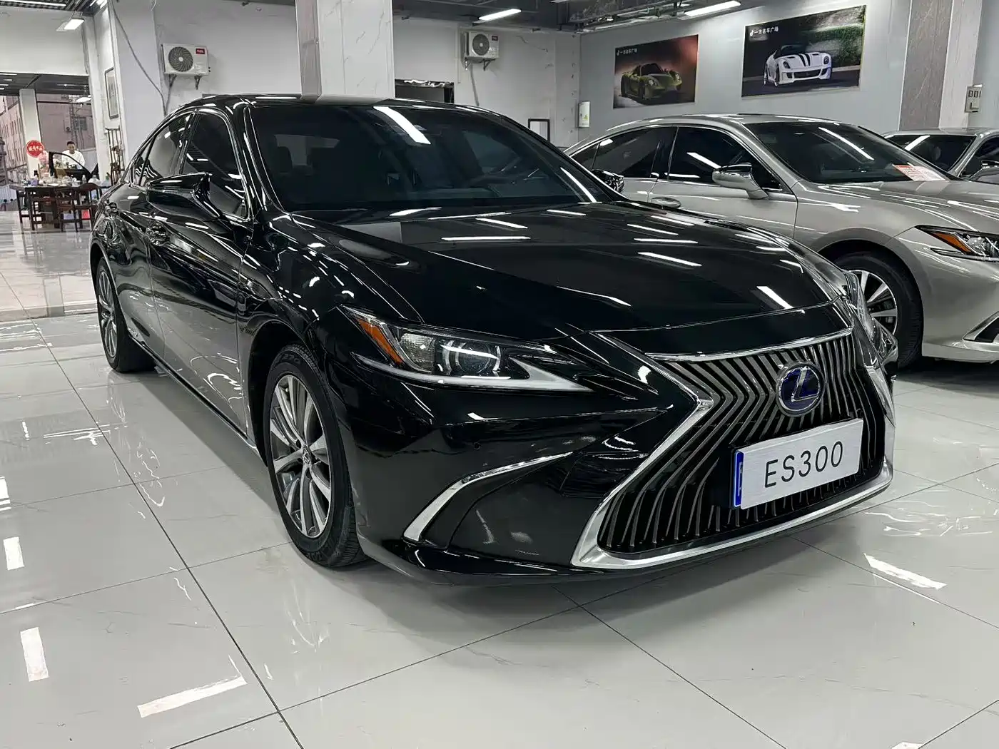 Lexus ES 2020 Model 300h Excellence Edition