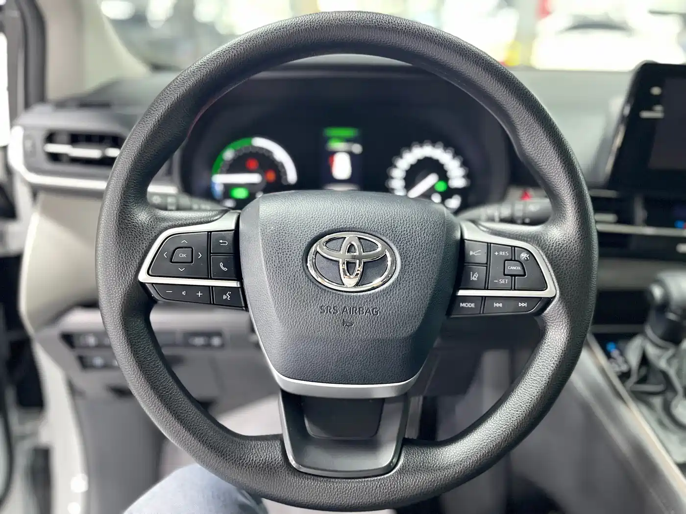 Toyota Granvia 2024 2.5L Hybrid Comfort фото 10