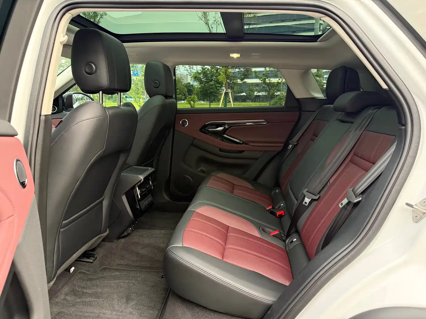 Land Rover Range Rover Evoque 2023 Range Rover Evoque L 249PS Luxury Edition фото 11