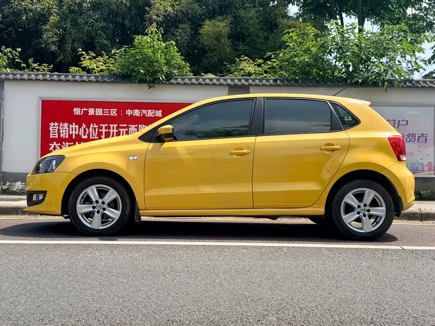 Volkswagen Polo 2011 1.6L Automatic Cool Edition фото 3