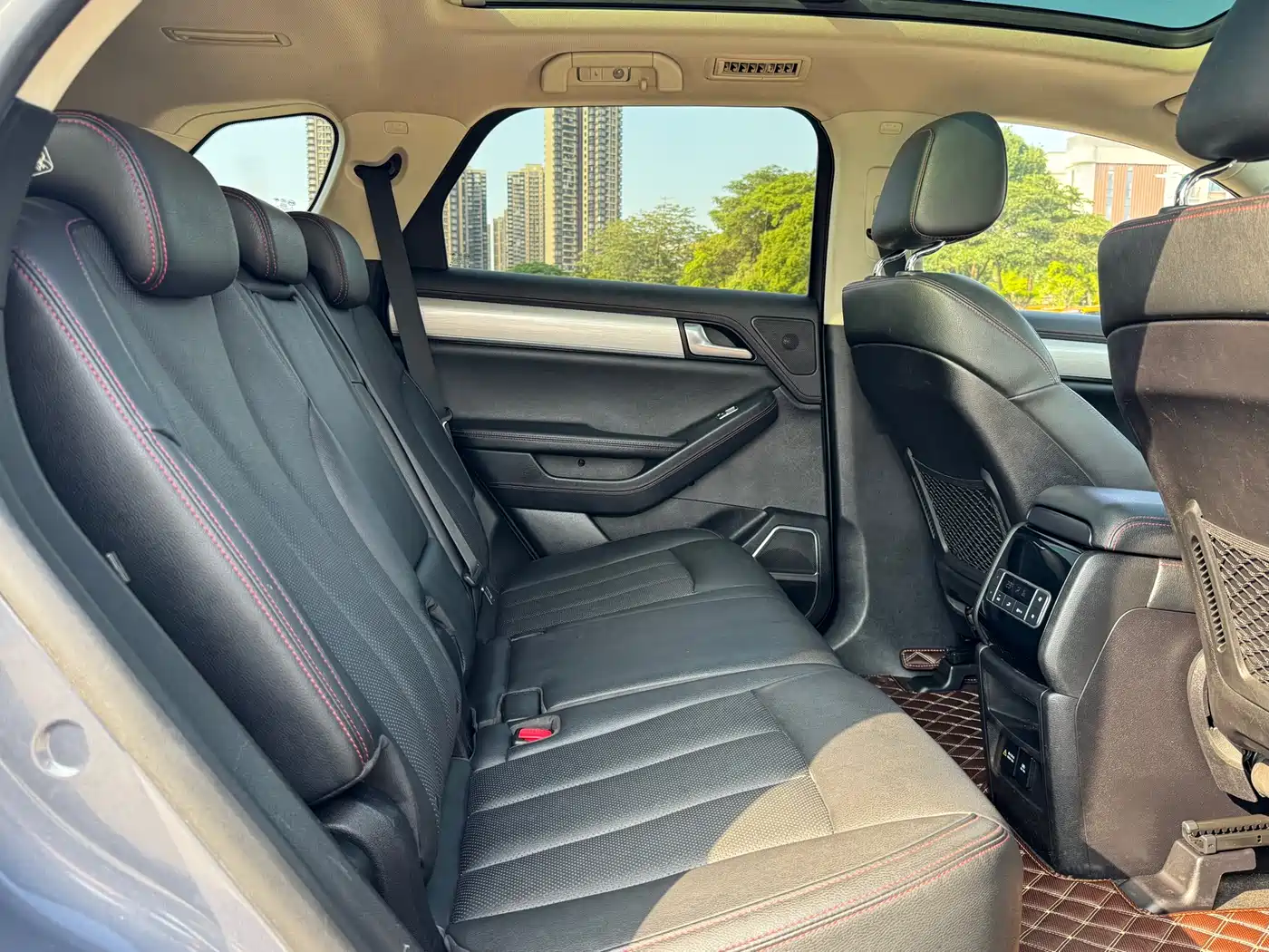 BYD Tang New Energy 2018 DM 2.0T AWD Smart Connection Enjoy Edition 7-Seater China V фото 17