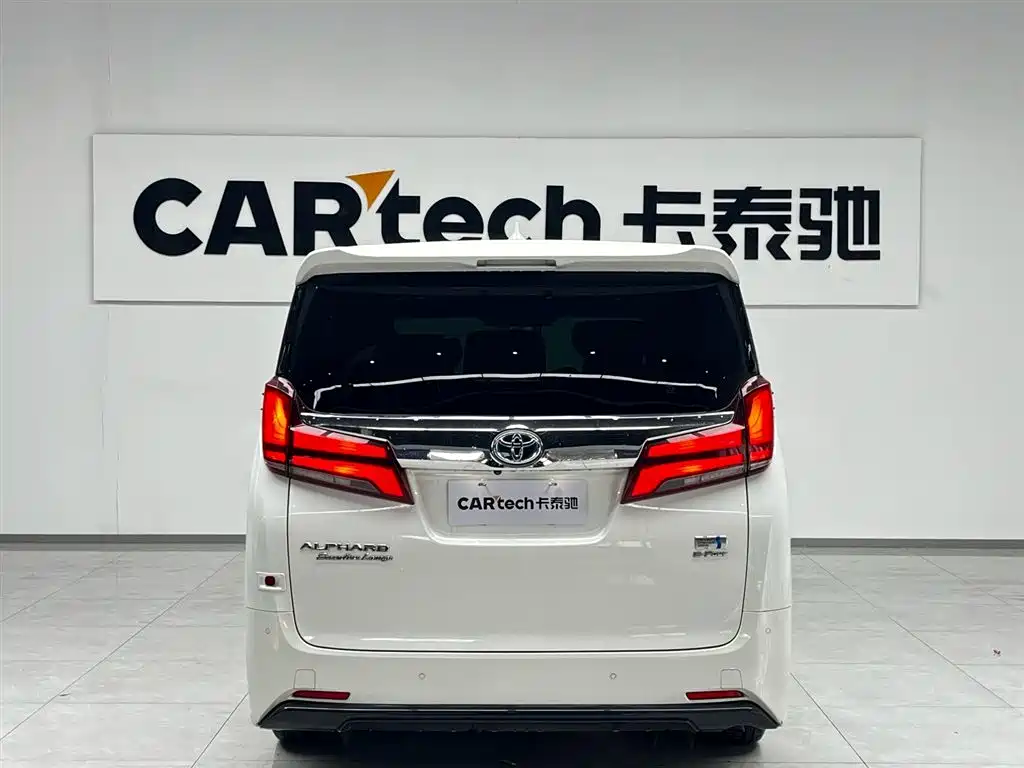 Toyota Alphard 2025 Hybrid 2.5L Ultimate Gold Edition фото 3