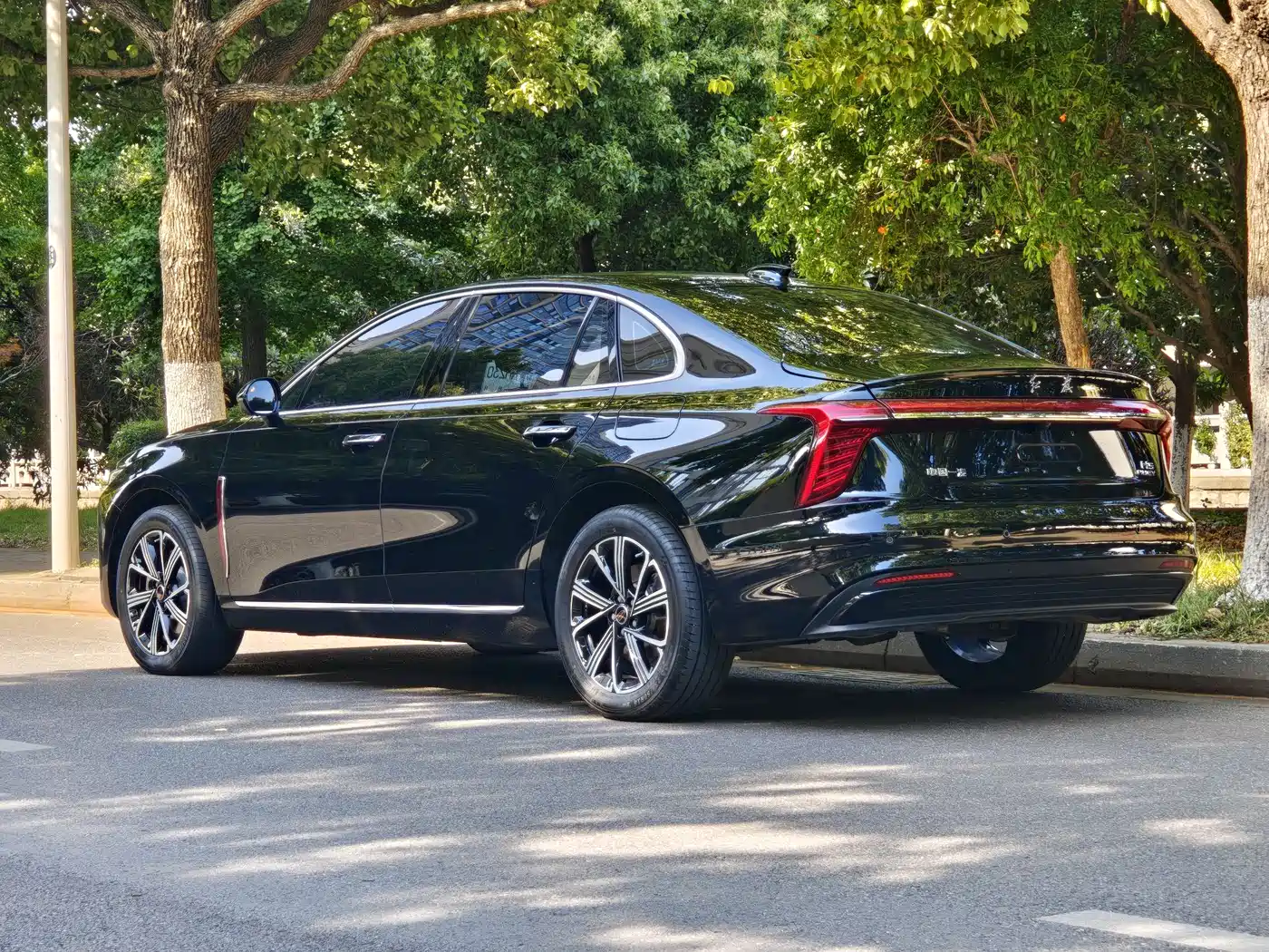 Hongqi H5 PHEV 2025 170 Super Hybrid Edition фото 13