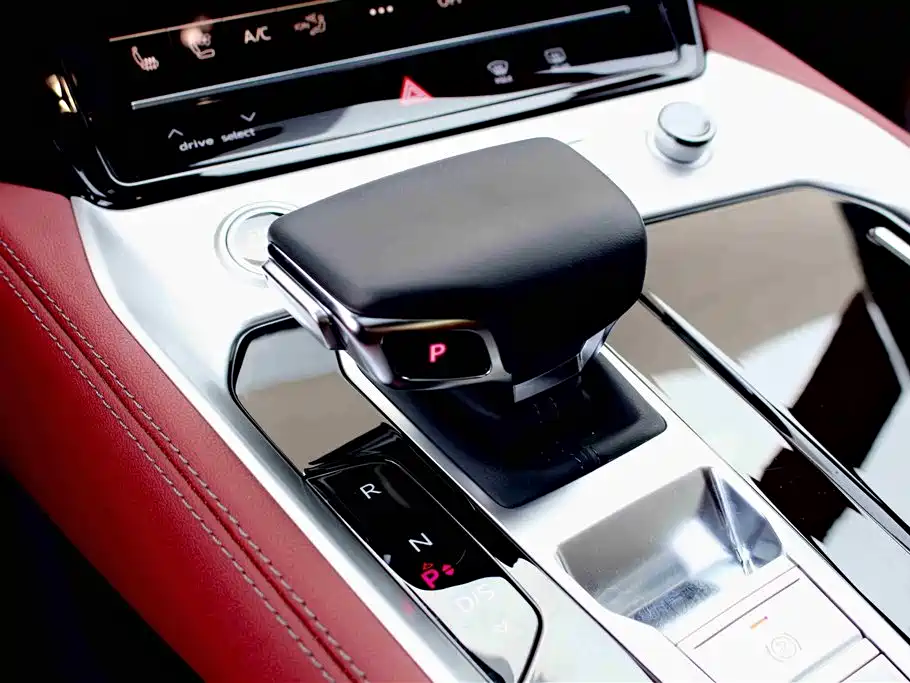 AUDI Q6