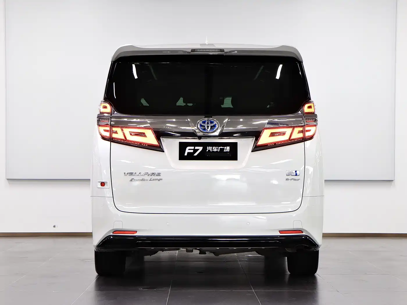 Toyota Vellfire 2020 Twin Engine 2.5L HV Premium Edition фото 5