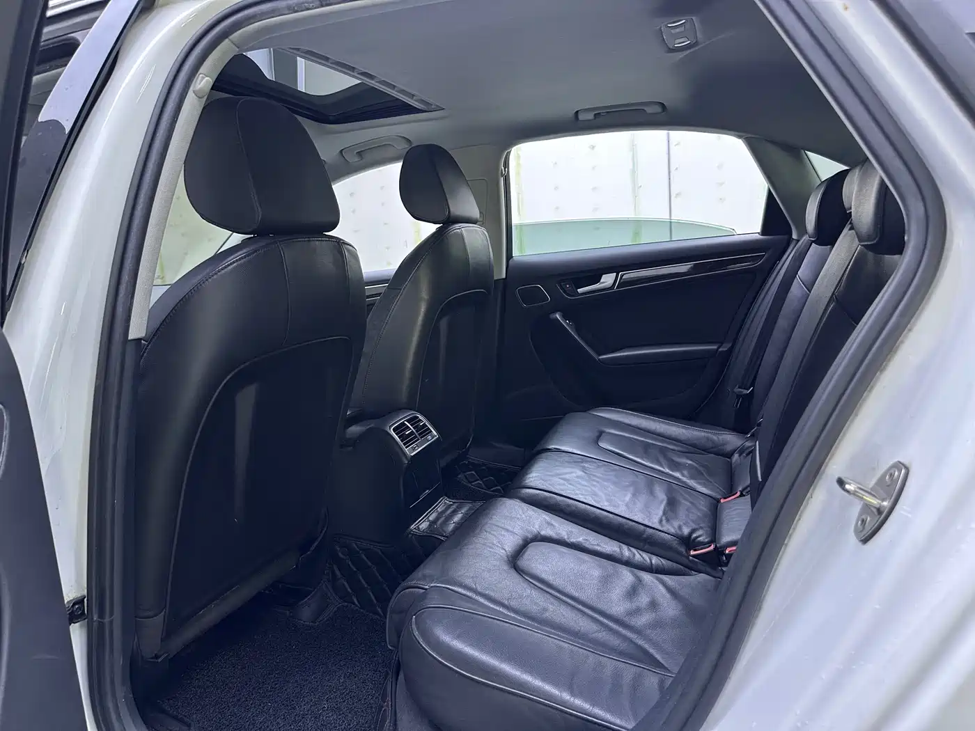Audi A4L 2016 35 TFSI Collector's Edition S line Comfort фото 9