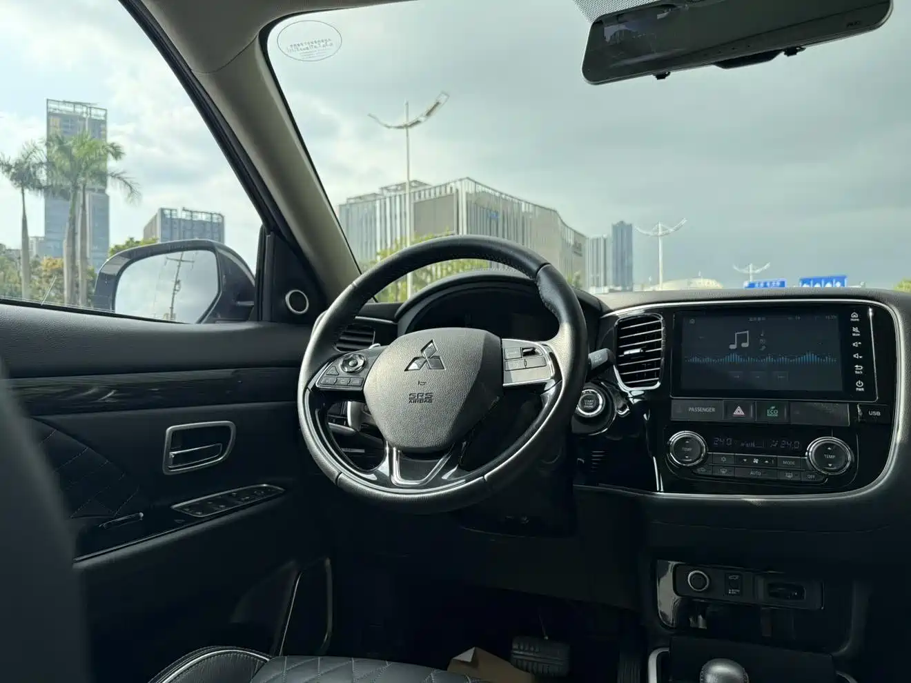 MITSUBISHI OUTLANDER