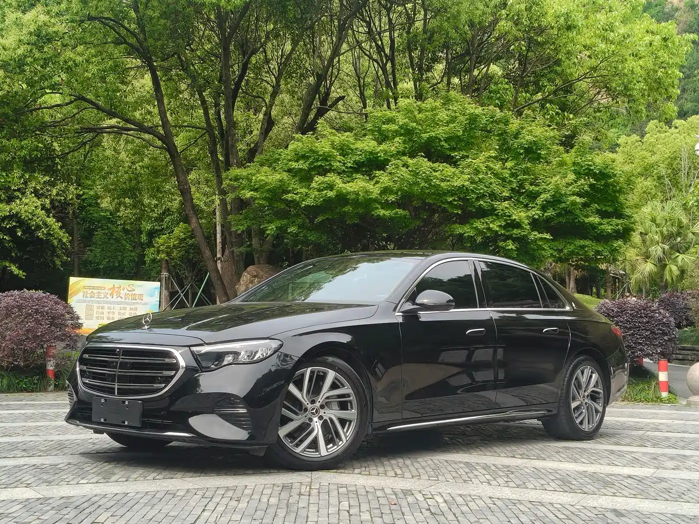 Mercedes-Benz E-Class 2025 E 300 L Fashion