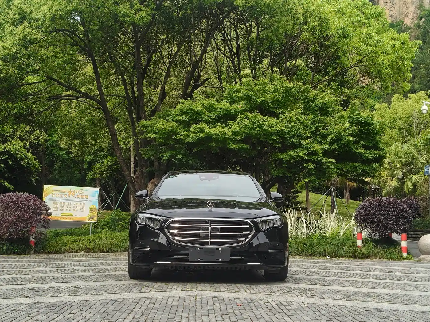 Mercedes-Benz E-Class 2025 E 300 L Fashion фото 4