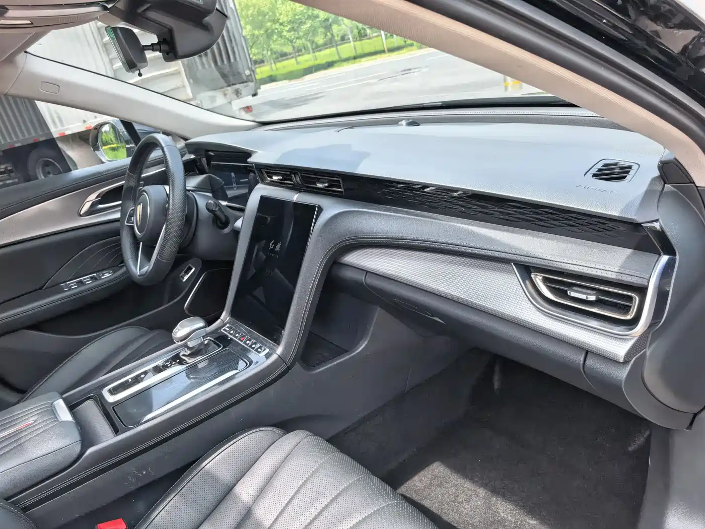 Hongqi H5 2024 1.5T DCT Smart Connect Flag Rhythm Edition фото 27