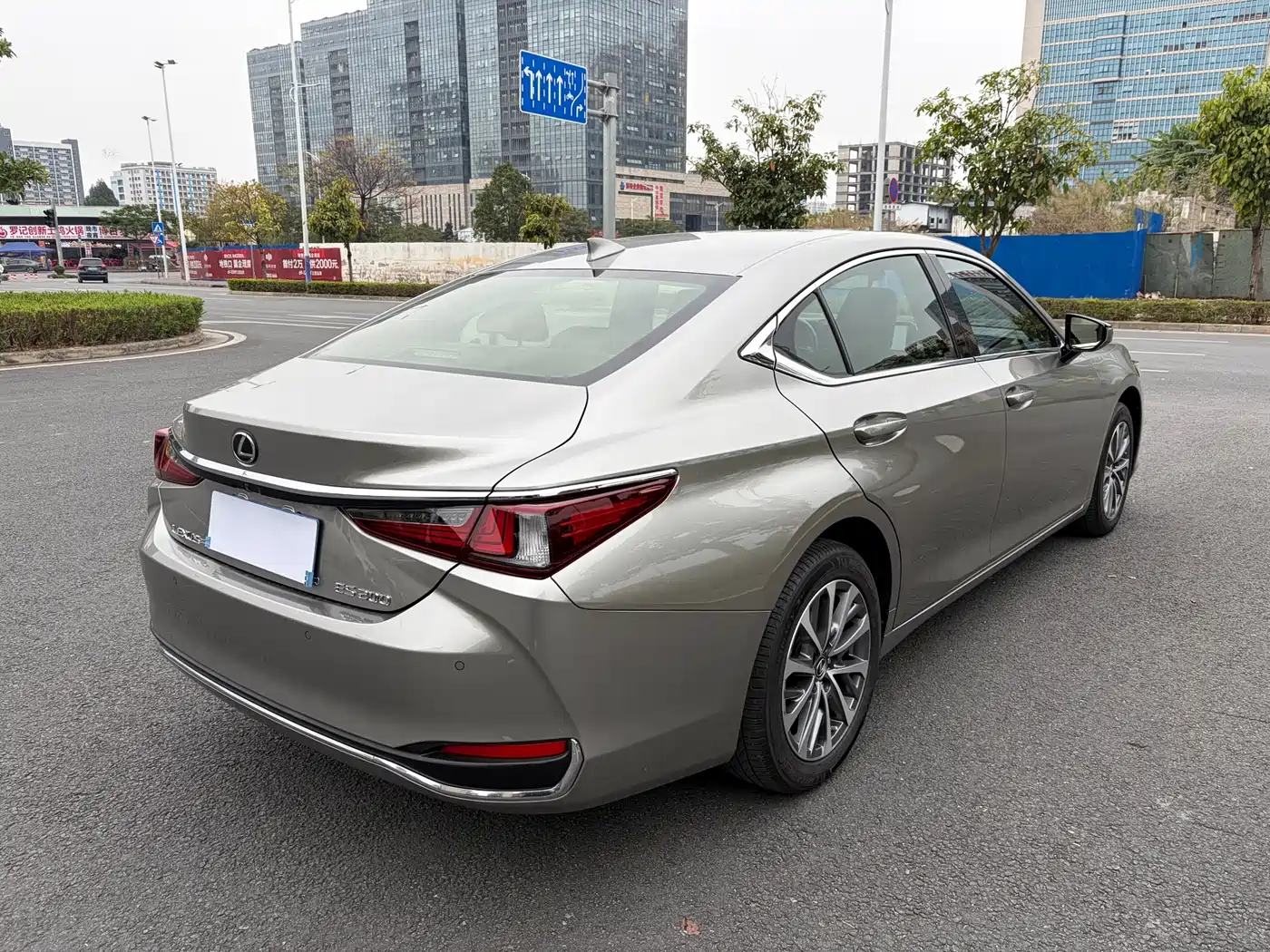 Lexus ES 2023 200 Excellence Edition фото 6