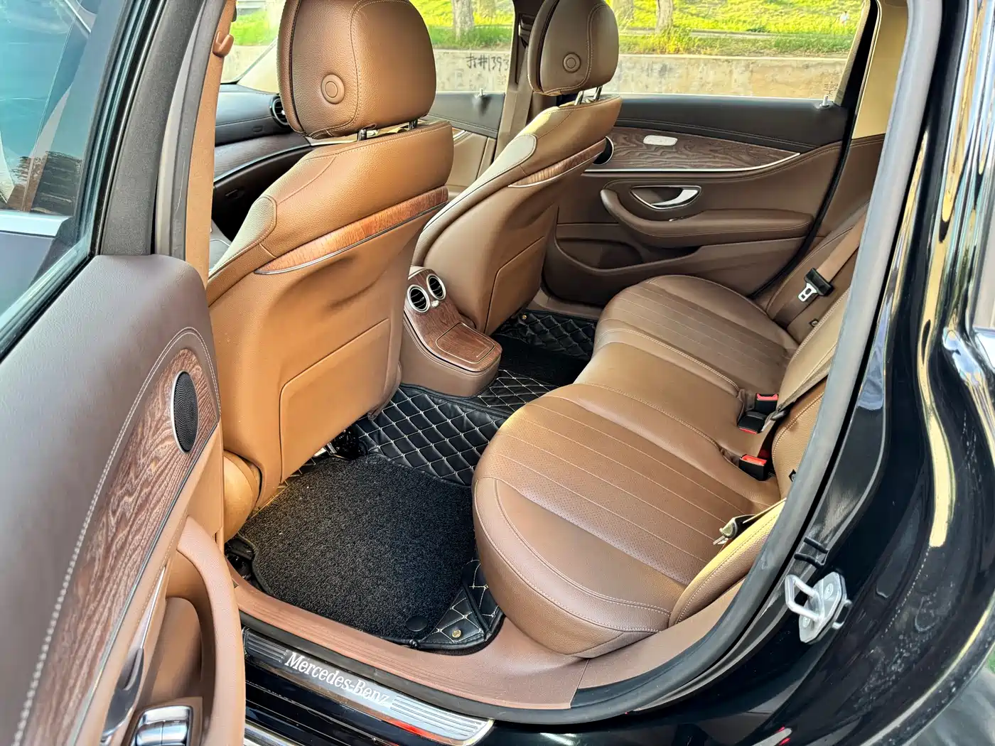 Mercedes-Benz E-Class New Energy 2022 E 350 e L Plug-in Hybrid Sedan фото 5