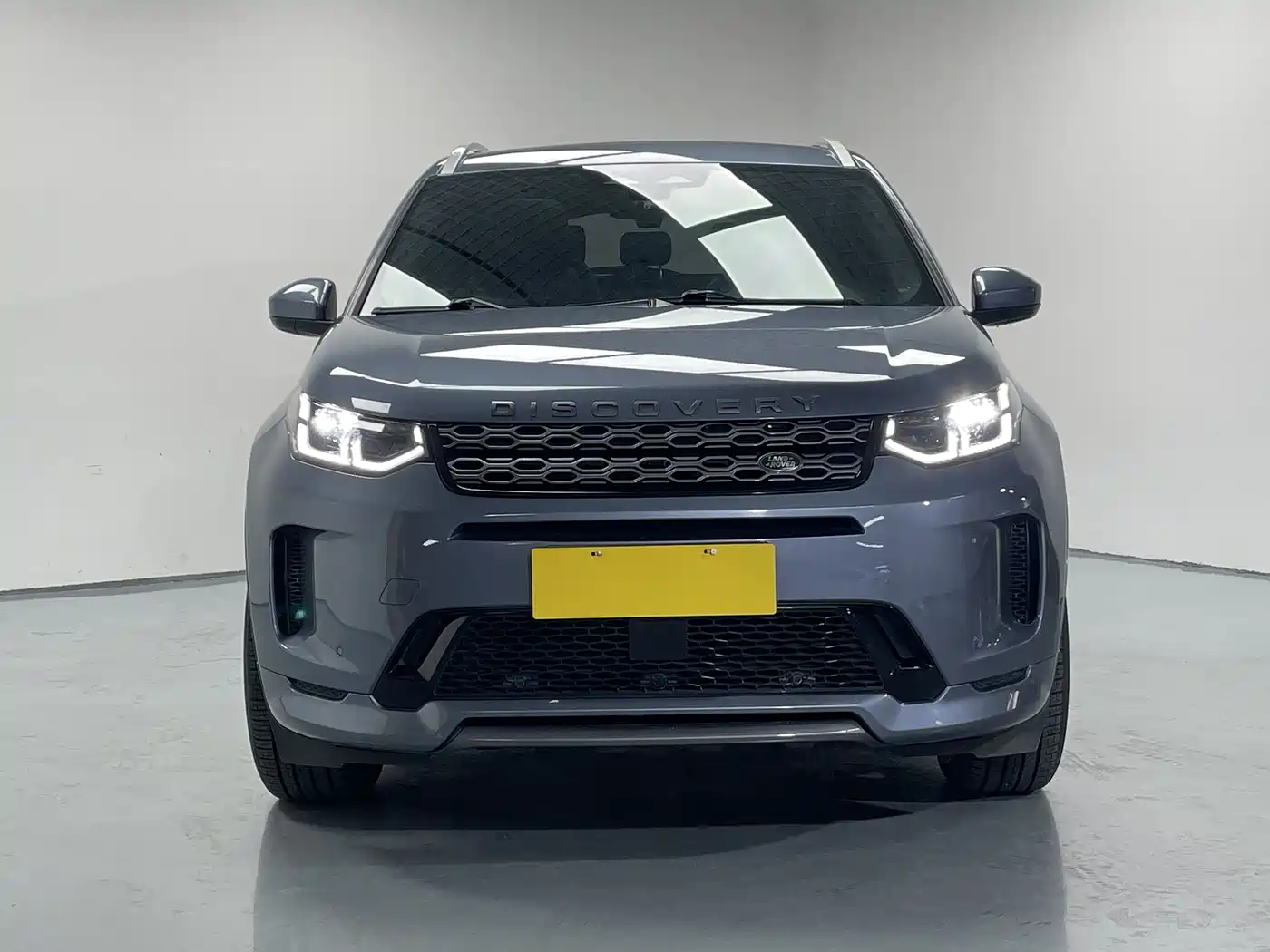Land Rover Discovery Sport 2022 Model 249PS R-Dynamic S Performance Edition 5-Seater фото 2